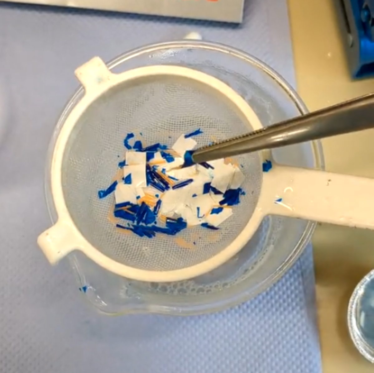 De-inking_Primer-delamination-from-plastic-substrate--orange-_2.png